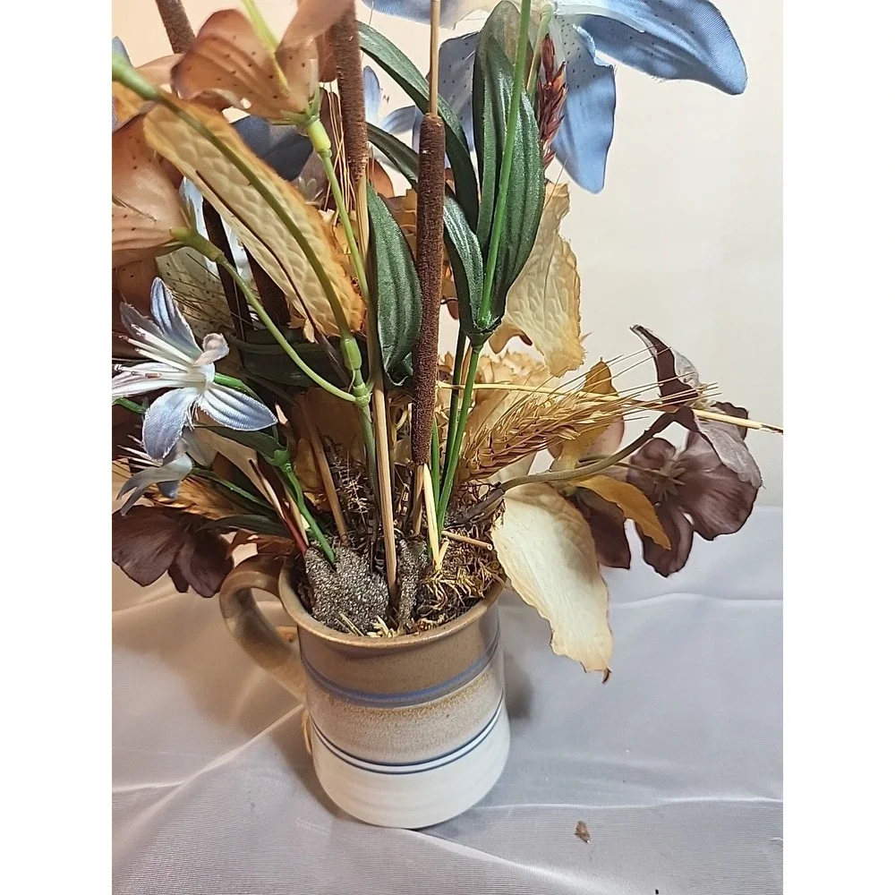 Vintage Clay in Mind‎ Floral Arrangement
